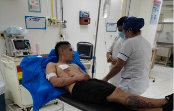 Kevin Ariel Alonso Bareiro fue auxiliado y derivado a un centro asistencial de la ciudad, donde quedó internado por unas horas.