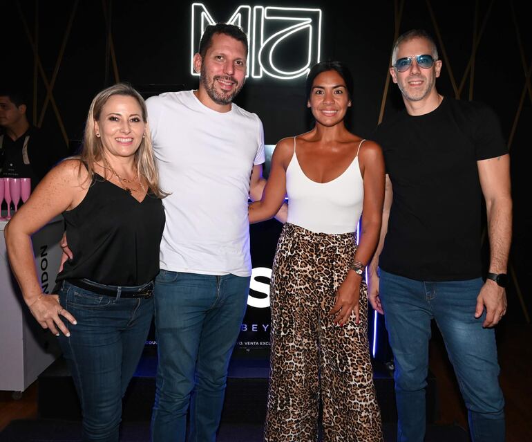 Hannia Arias, Alejandro Clinaz, Lorena Ovando y Fernando Herreros.