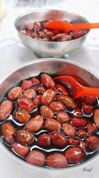 El maní con miel negra es un postre delicioso y que se sigue vendiendo tradicionalmente en muchas zonas del país.