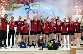 Del Chaco al triunfo: Las alumnas del Colegio Neuland del departamento de Boquerón ganaron el primer puesto en vóleibol sub 17.