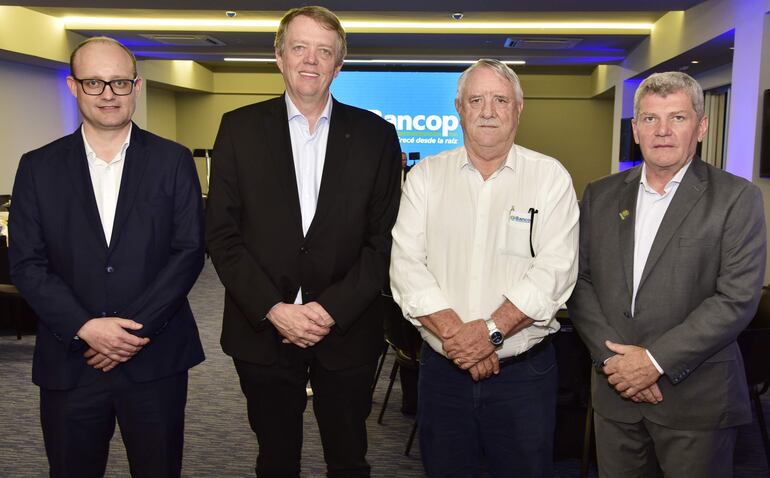 Andreas Unger, Theodor Regier, Gustav Sawatzky y Alfred Barthel. 