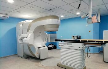 Pacientes piden más equipos de radioterapia en hospitales públicos.