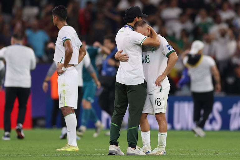 El centrocampista boliviano Juan Godoy, número 18, reacciona tras la derrota en la final de la repesca de las eliminatorias para la Copa Mundial de la FIFA 2026 entre Irak y Bolivia, disputada en el Estadio BBVA de Guadalupe, estado de Nuevo León, México.