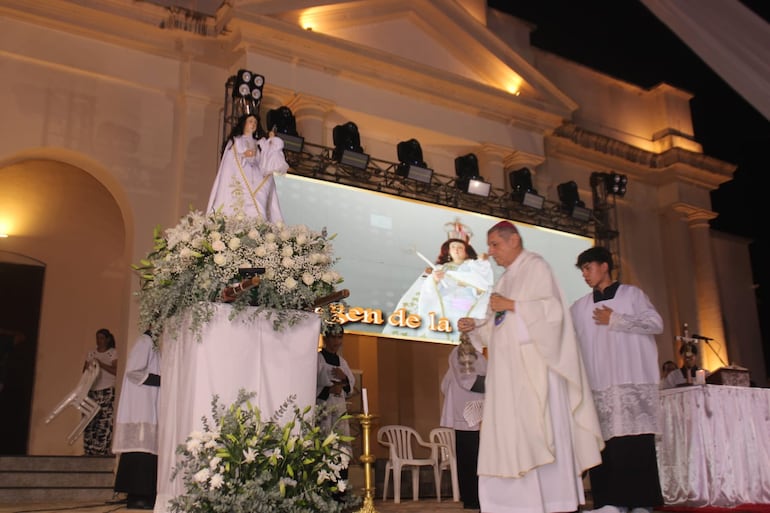 El Obispo exhortó a los fieles a fortalecer la fe.