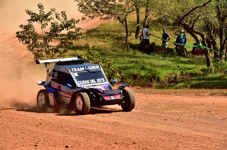 En la clase Autocross Fuerza Libre (LIGHT), Hugo González y Mario Ovando fueron los mejores.