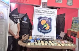 La pareja de presuntos microtraficantes detenidos en Ybycuí.