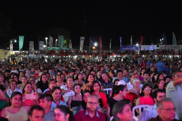 Multitudinaria edición 42° del Festival de la Raza en Villarrica.