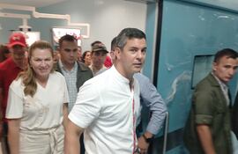 Momento en que el presidente Santiago Peña exige al corresponsal de ABC Color a publicar "lo positivo" de su gobierno.