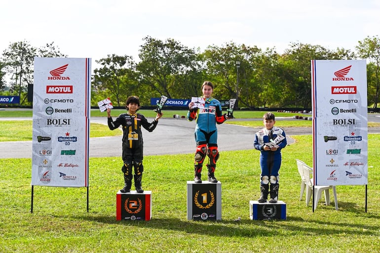 Otro triunfo para la piloto Emily Cuevas, que fue escoltada por Genaro Ciotti (2°) y Santiago Torrez (3°).