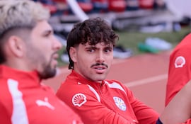 Maurício Magalhães Prado, jugador de la selección de Paraguay, en el entrenamiento de la Albirroja en el estadio del Panionos FC, en Atenas, Grecia.