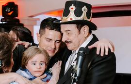 ¡Emotiva postal! Nizugan, Cachito y Nizugan Junior.