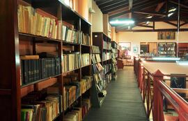 Imagen de la Biblioteca Municipal “Augusto Roa Bastos”, ubicada en la Manzana de la Rivera.