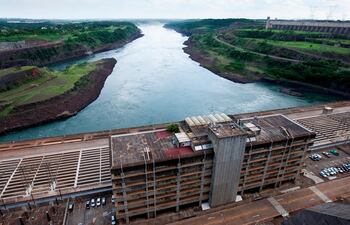 Edificio de Producción de la Central Hidroeléctrica Itaipú se modernizará como parte del Plan de Actualización Tecnológica.