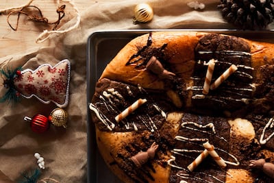 Rosca navideña con chocolate.