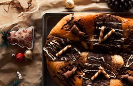 Rosca navideña con chocolate.