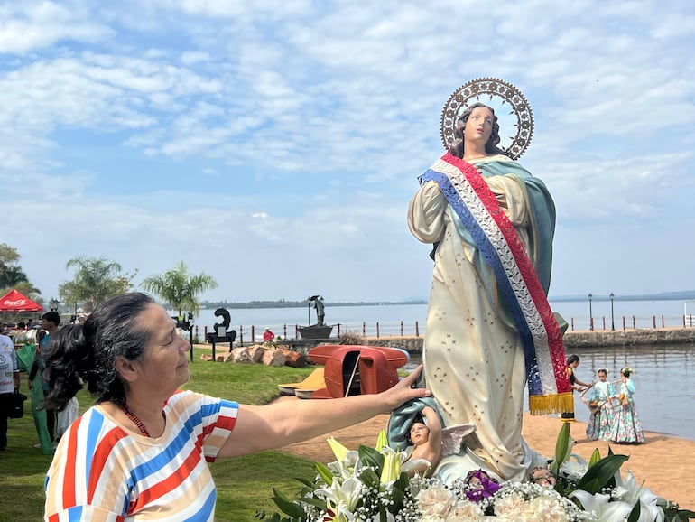 Los fieles honraron con profunda fe y devoción a Nuestra Señora de la Asunción en San Bernardino, participando de la misa y la tradicional procesión en su honor.