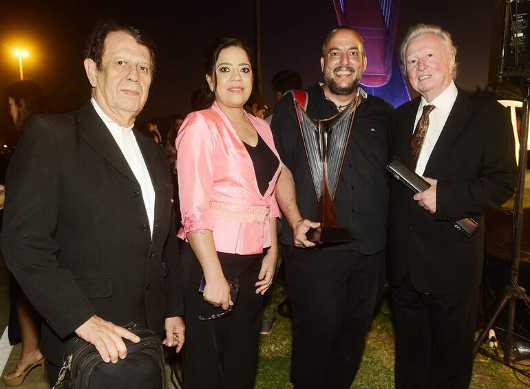 Miguel Ángel Echeverría, María Gloria Alarcón, el escultor Juan Pablo Pistilli y Luis Szarán.