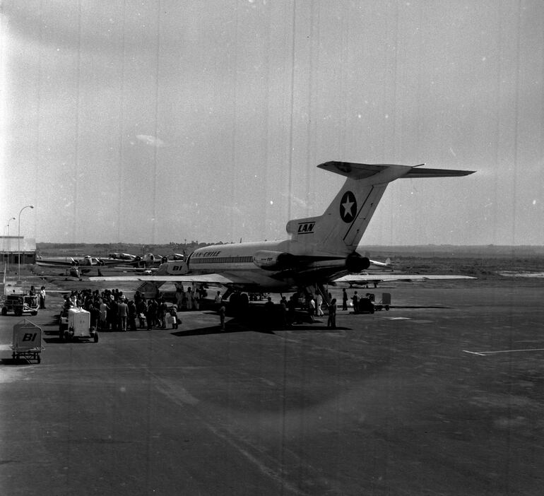 Avión de LAN Chile en noviembre de 1968 en Asunción. Se anunciaba entonces la próxima habilitación de la ruta Asunción-Santiago en forma regular.