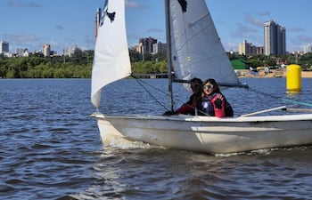Gran jornada náutica se vivió el domingo en la bahía de Asunción.