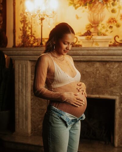 Emma Viedma fue retratada por Abdala Oviedo, mientras esperaba con ansias la llegada de Sienna. Hoy, la pequeñita ya está en los brazos de mamá.