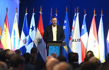 Asamblea General de ALIDE en presencia de importantes figuras del BNF y BCP.