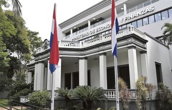 Sede del Ministerio de Economía y Finanzas (MEF) en Asunción.