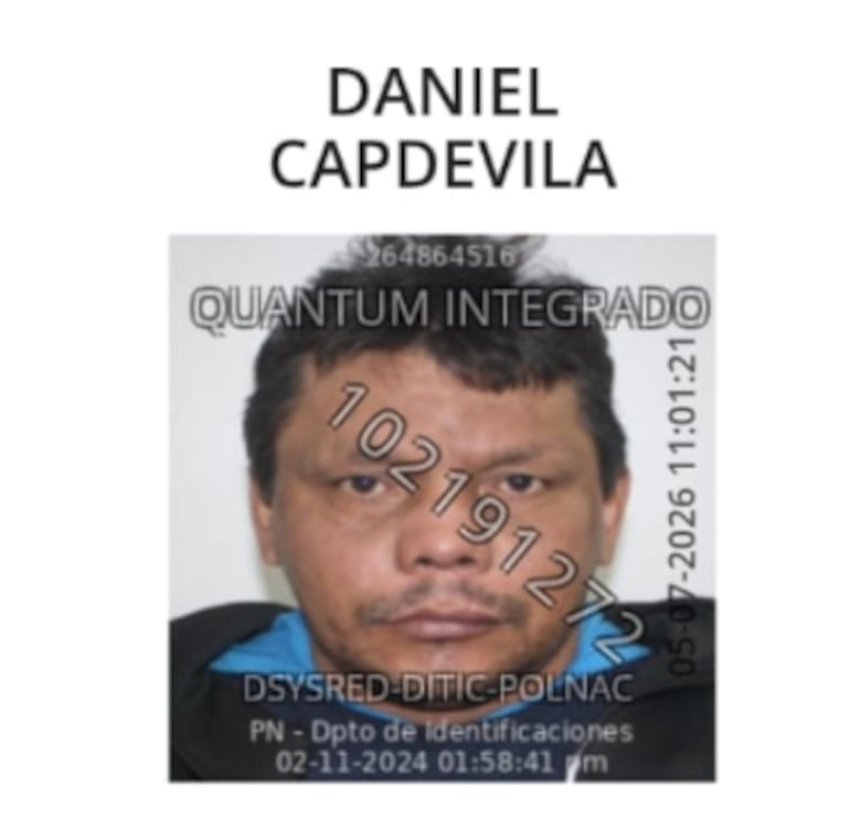 Daniel Capdevila, el único sobreviviente, salió de la barcaza minutos antes de la explosión para cargar su celular.