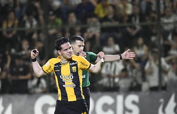 El volante ofensivo, Diego Fernández festeja el tanto ganador de Guaraní, en el duelo ante Libertad, por la tercera ronda del torneo Clausura 2026.