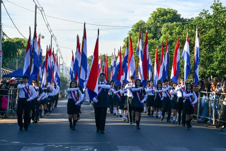 El desfile también se caracterizó por la presencia de alumnos destacados.
