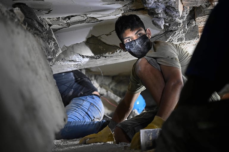 Suben a 1.430 los muertos en Venezuela y llega maquinaria con esperanza de salvar vidas - Mundo