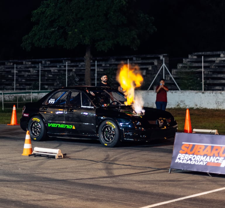 Tras las emocionantes definiciones en pista, Eduardo Verón fue el escolta del ganador en la categoría Fuerza Libre.