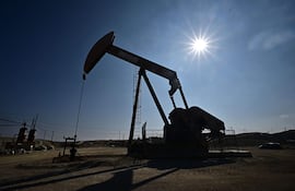 Conflictos geopolíticos presionan los precios del petróleo. (archivo)
