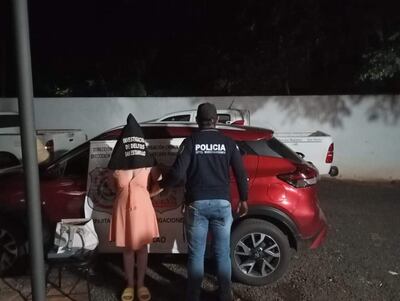 La mujer detenida se encuentra recluida en la sede de la comisaría 8ª de Santaní al igual que sus acompañantes