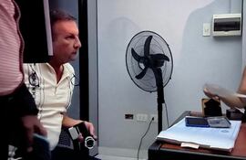 El presidente del Senave, Ing. Pastor Soria, durante la presentación de la denuncia en la Fiscalía.