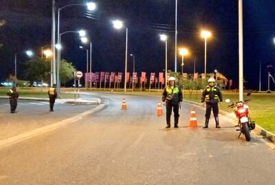 Agentes de la PMT apostados en la Costanera de Asunción.