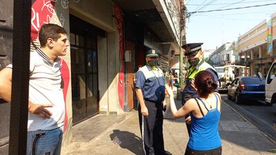 PMT se lleva autos mal estacionados y conductores ofuscados intentan evitarlo