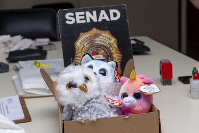 Hallan marihuana de alta potencia en cajas de encomiendas que vinieron de Estados Unidos, en tres formatos distintos.