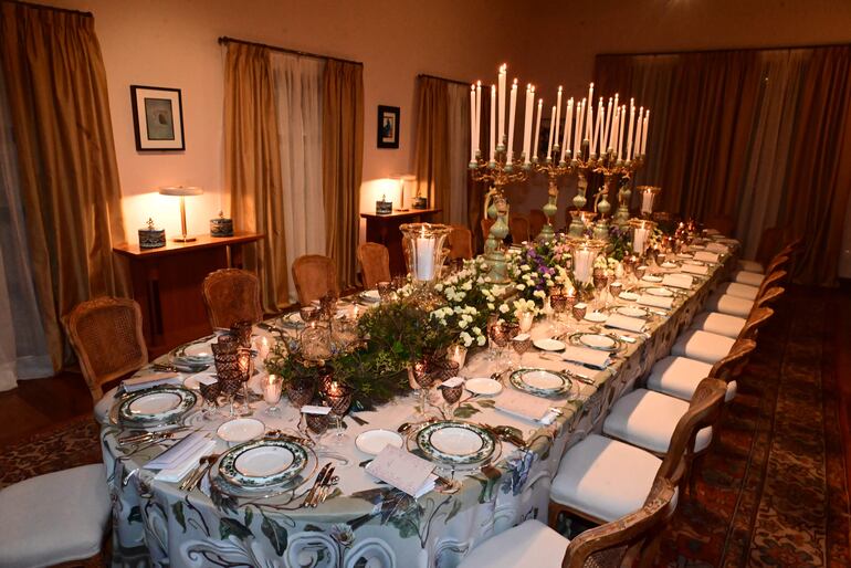 La exclusiva cena en homenaje a Javier Saiach se realizó en la residencia de la Embajada de Francia en Paraguay "Villa Guaraní".