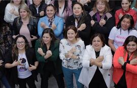 Lideresas de diferentes nucleaciones partidarias se reunieron en Encarnación para debatir sobre la participación femenina en política. Dieron su apoyo al seleccionado femenino de fútbol en sus manifestaciones de reclamo.