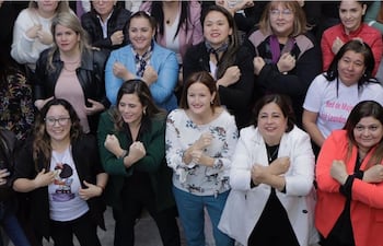 Lideresas de diferentes nucleaciones partidarias se reunieron en Encarnación para debatir sobre la participación femenina en política. Dieron su apoyo al seleccionado femenino de fútbol en sus manifestaciones de reclamo.