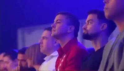 Captura de pantalla del video de Santiago Peña en que se jactaba de ofrecer el país a la industria de Silicon Valley cuando realmente actuaba como conferencista de itti. El titular de dicha firma, Cesar Astigarraga, está sentado junto a Peña.