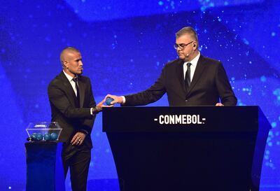 El sorteo de la fase de grupos de la Copa Sudamericana 2024 en la sede de la Conmebol en la ciudad de Luque, Paraguay.