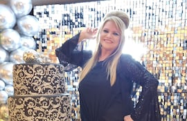 ¡Hermosa cumpleañera! Adela Mercado celebrando sus 60 años.