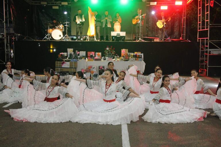 Festival de la Madre reunió música, danza y emoción en Carapeguá