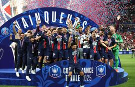 Celebración de los jugadores del PSG tras adjudicarse este sábado la Copa de Francia, pensando en la final del sábado ante Inter.