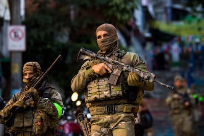 Una operación policial contra narcotraficantes, en Río de Janeiro, Brasil.