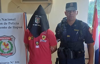 Hombre detenido por la Policía Nacional en la Comisaría 101, San Miguel Kurusú en el distrito de Cambyretá, Itapúa.