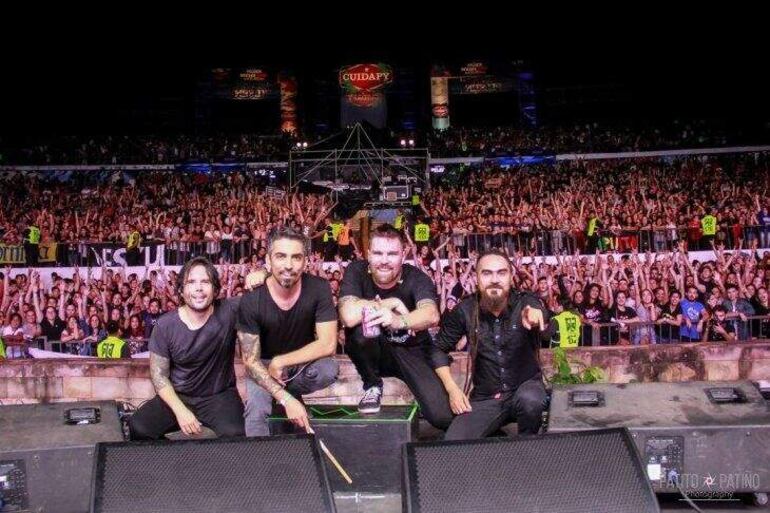 Flou en el anfiteatro José Asunción Flores de San Bernardino.