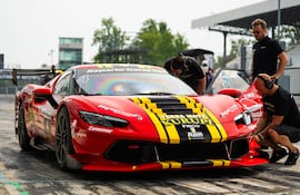 Imponente el Ferrari 296 Challenge, del equipo Reparto Corse Ram, que estará al mando de Óscar Bittar y será compartido con el argentino Pablo Benites.