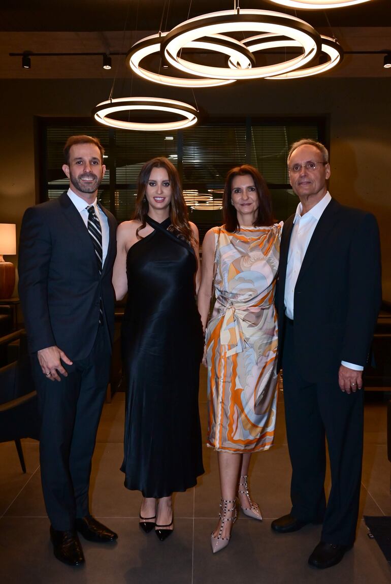 Carlos Cortés, Renata Teixeira, Sandra Teixeira y Ulises Teixeira.